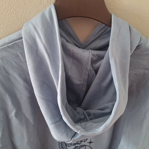 Light grey-blue Men's hoodie with dragon-printed back, NWOT, Size Large - Picture 5 of 6